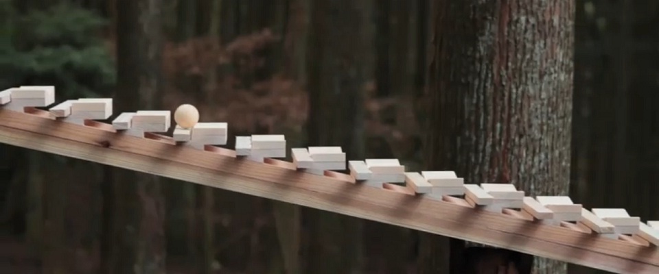 Ein Xylophon steht im Walde ganz still und stumm